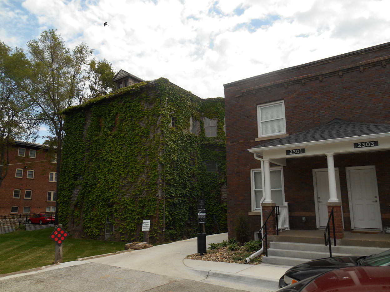 2301-2303deweyave